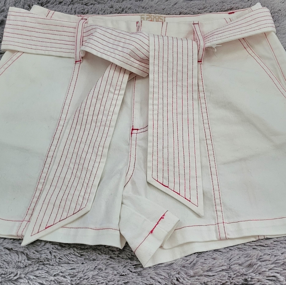 😁*BOGO SALE*😁  Gianni Bini white with pink striped belt shorts size 5.